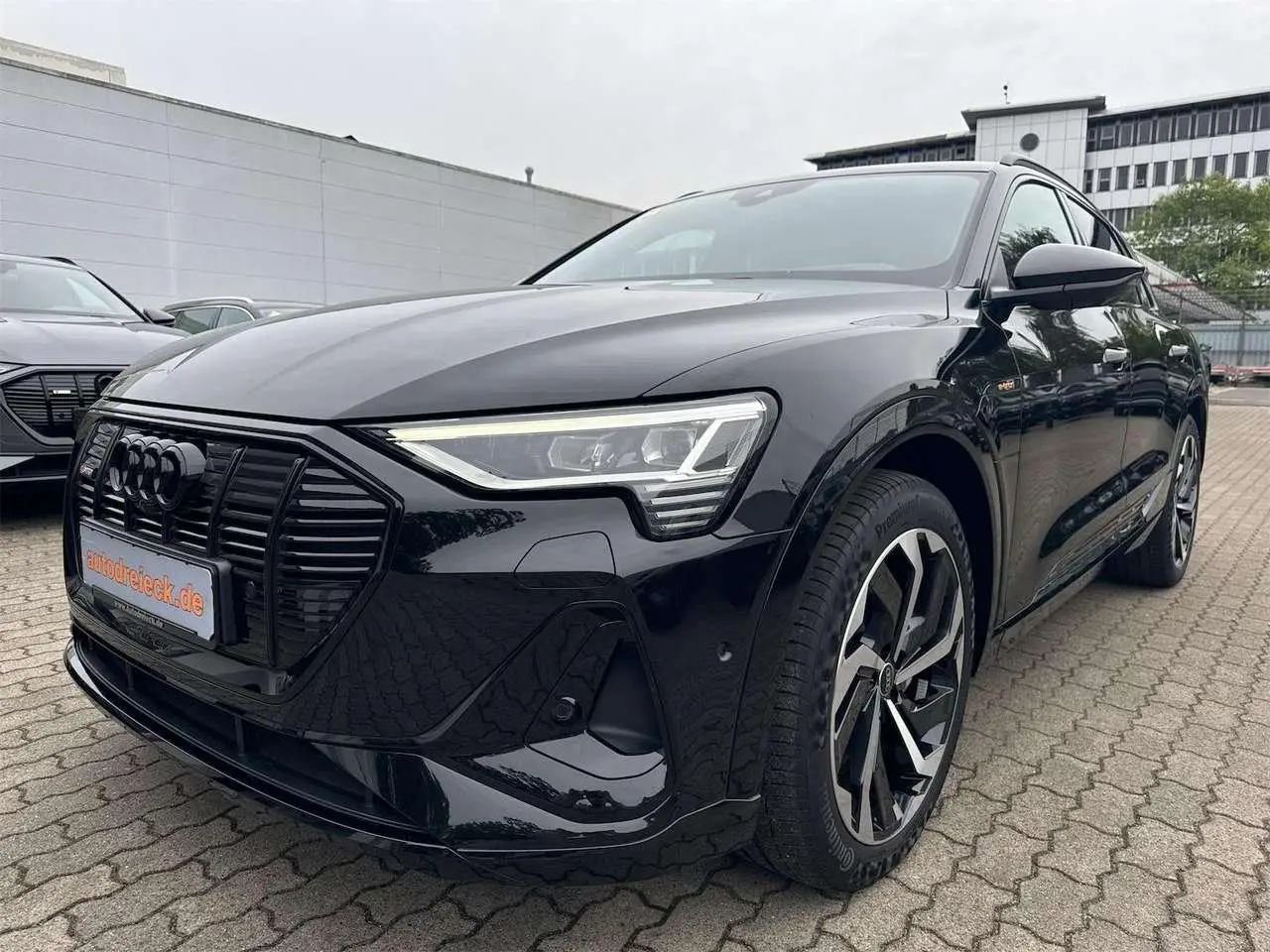 Photo 1 : Audi E-tron 2021 Électrique