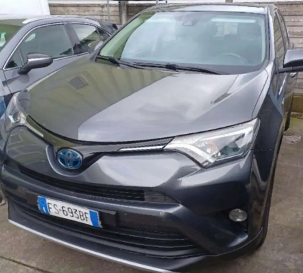 Photo 1 : Toyota Rav4 2018 Hybrid