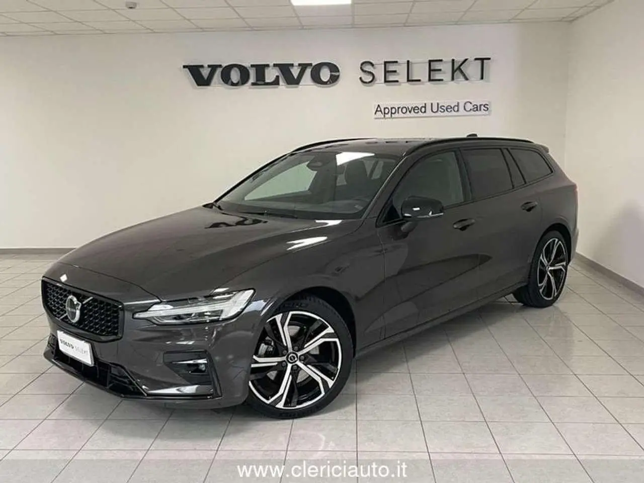 Photo 1 : Volvo V60 2023 Diesel