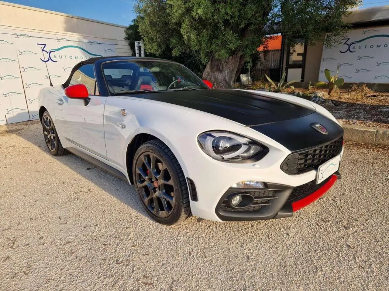 Photo 1 : Abarth 124 Spider 2016 Petrol