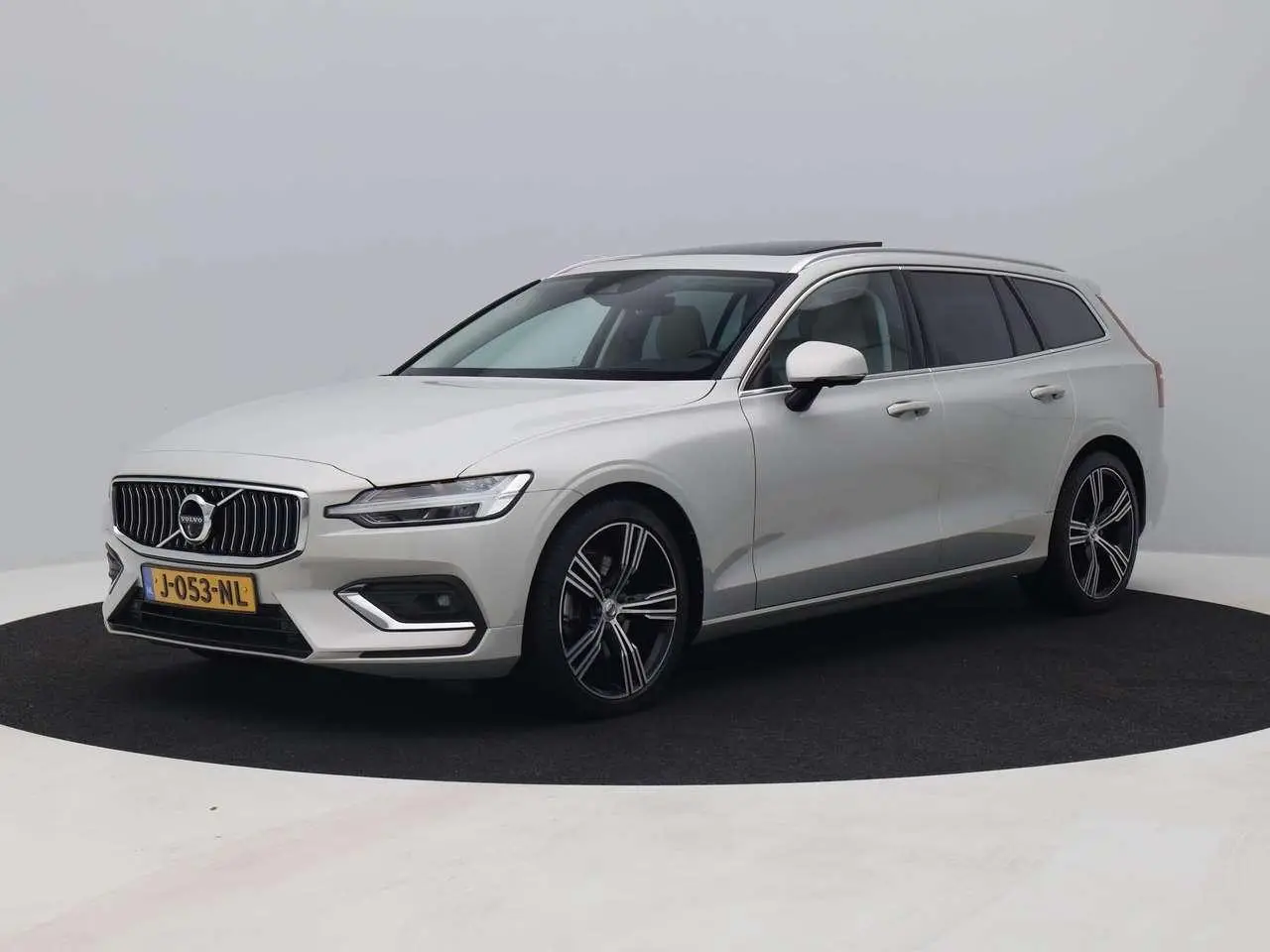 Photo 1 : Volvo V60 2020 Essence