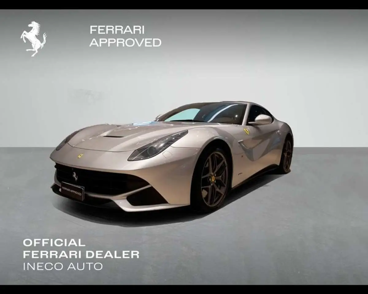 Photo 1 : Ferrari F12 2015 Essence