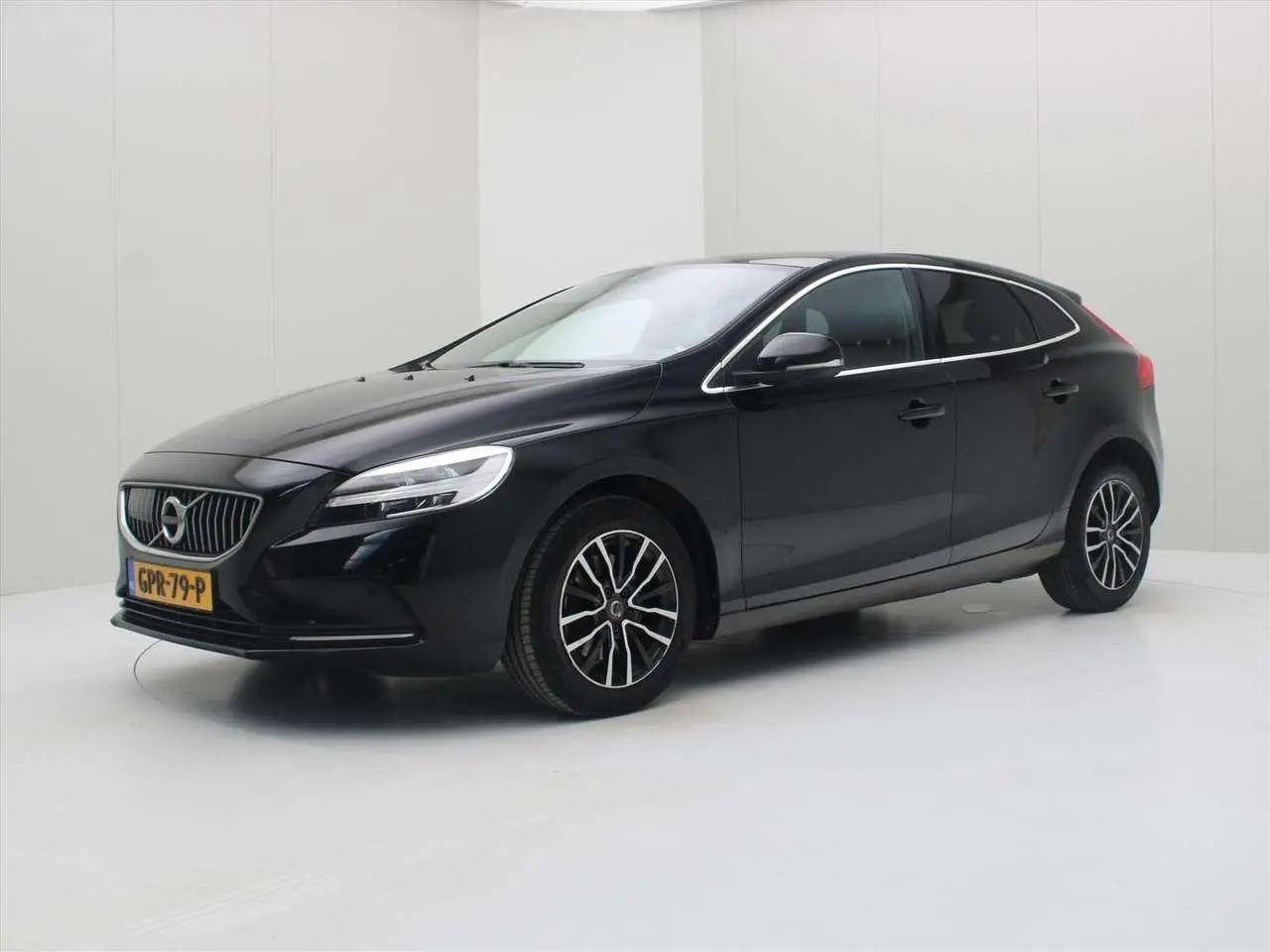 Photo 1 : Volvo V40 2018 Petrol