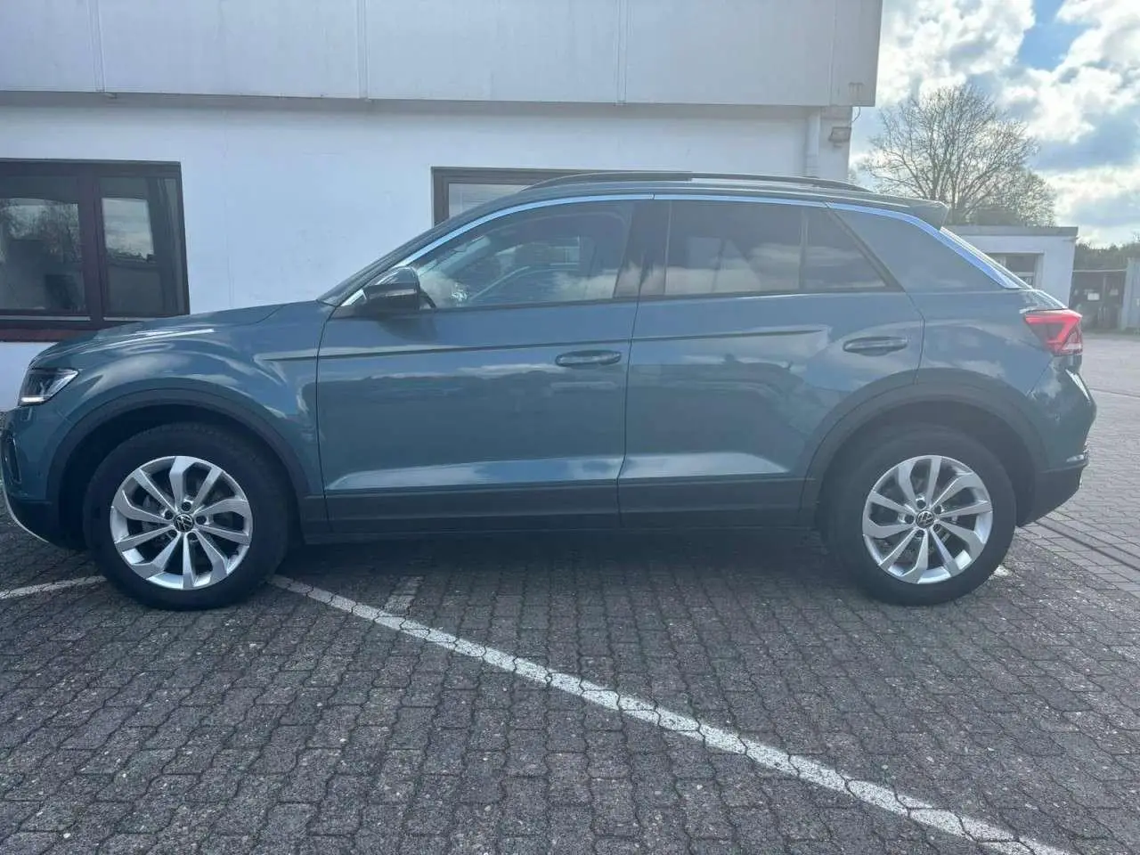 Photo 1 : Volkswagen T-roc 2023 Petrol