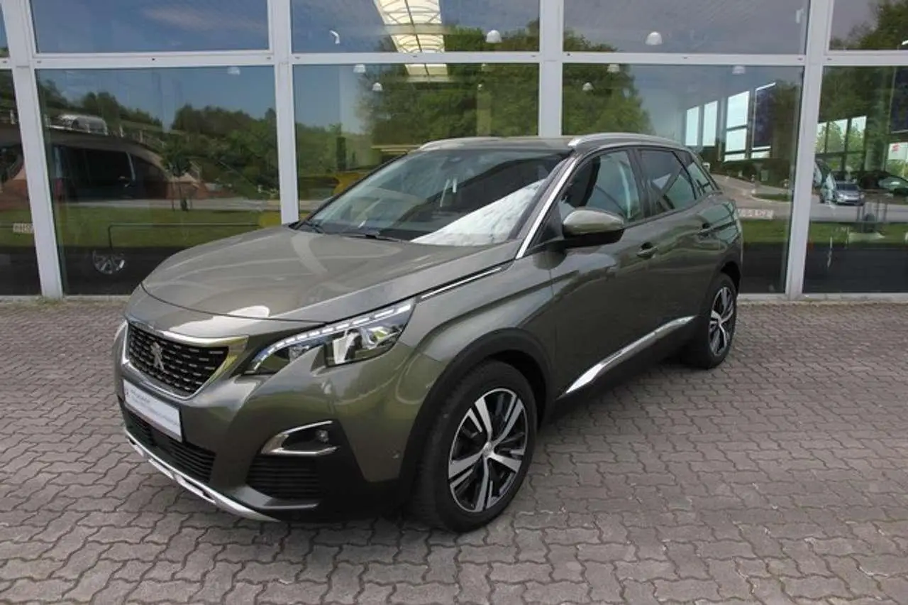 Photo 1 : Peugeot 3008 2019 Essence