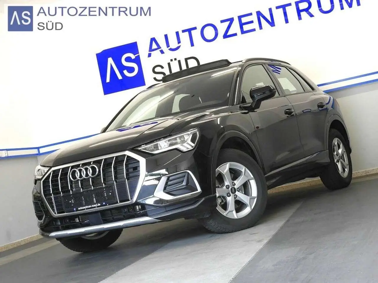 Photo 1 : Audi Q3 2023 Petrol