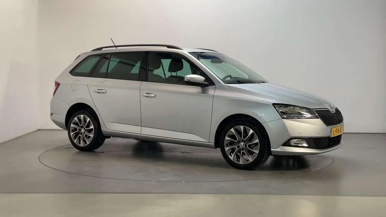 Photo 1 : Skoda Fabia 2021 Petrol