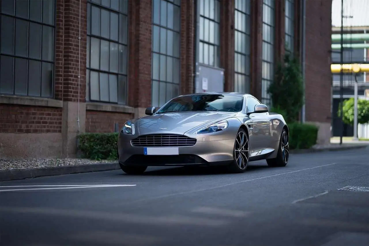 Photo 1 : Aston Martin Db9 2016 Petrol