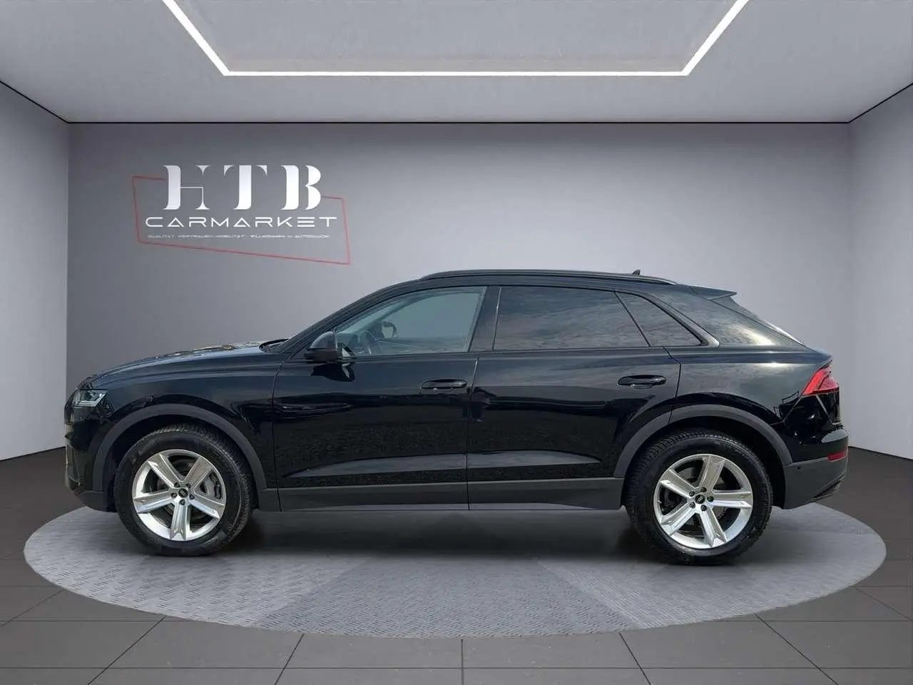 Photo 1 : Audi Q8 2022 Essence