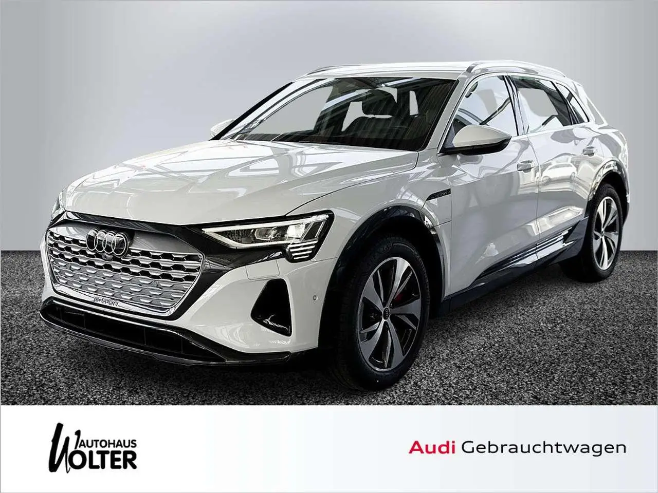 Photo 1 : Audi Q8 2023 Électrique