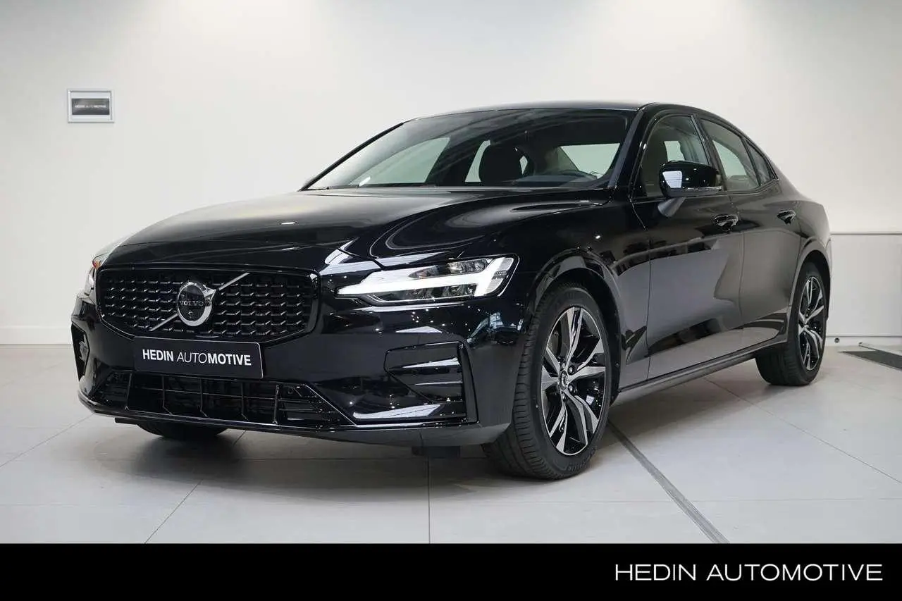 Photo 1 : Volvo S60 2024 Essence