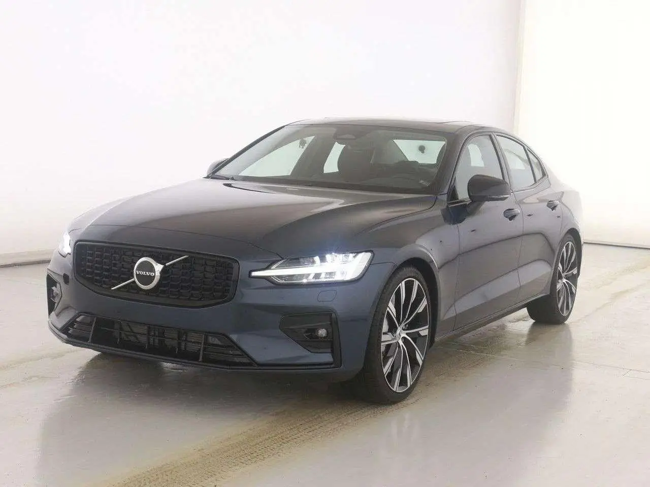 Photo 1 : Volvo S60 2024 Hybrid