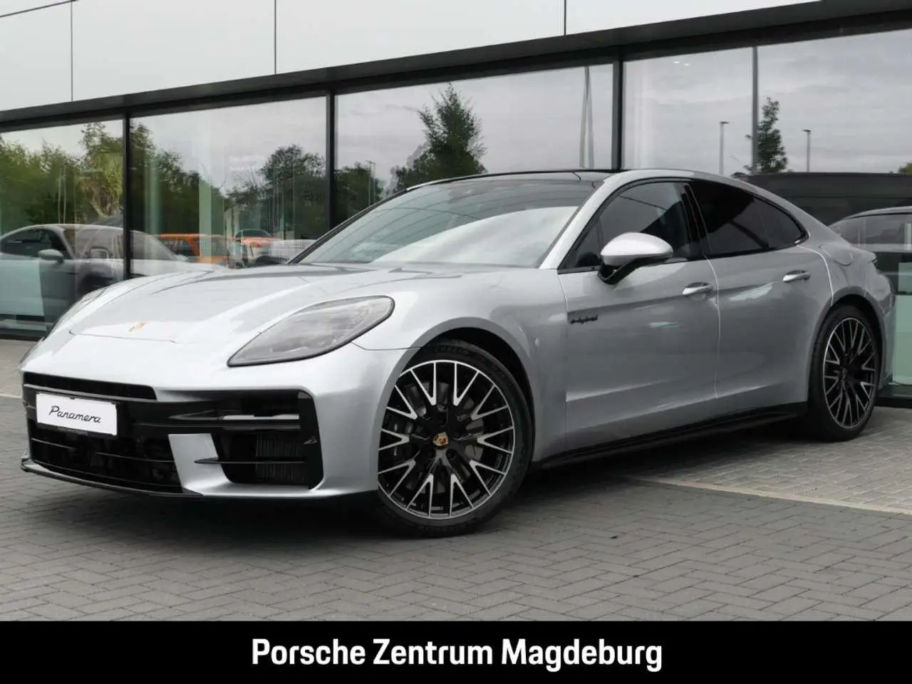 Photo 1 : Porsche Panamera 2024 Hybrid