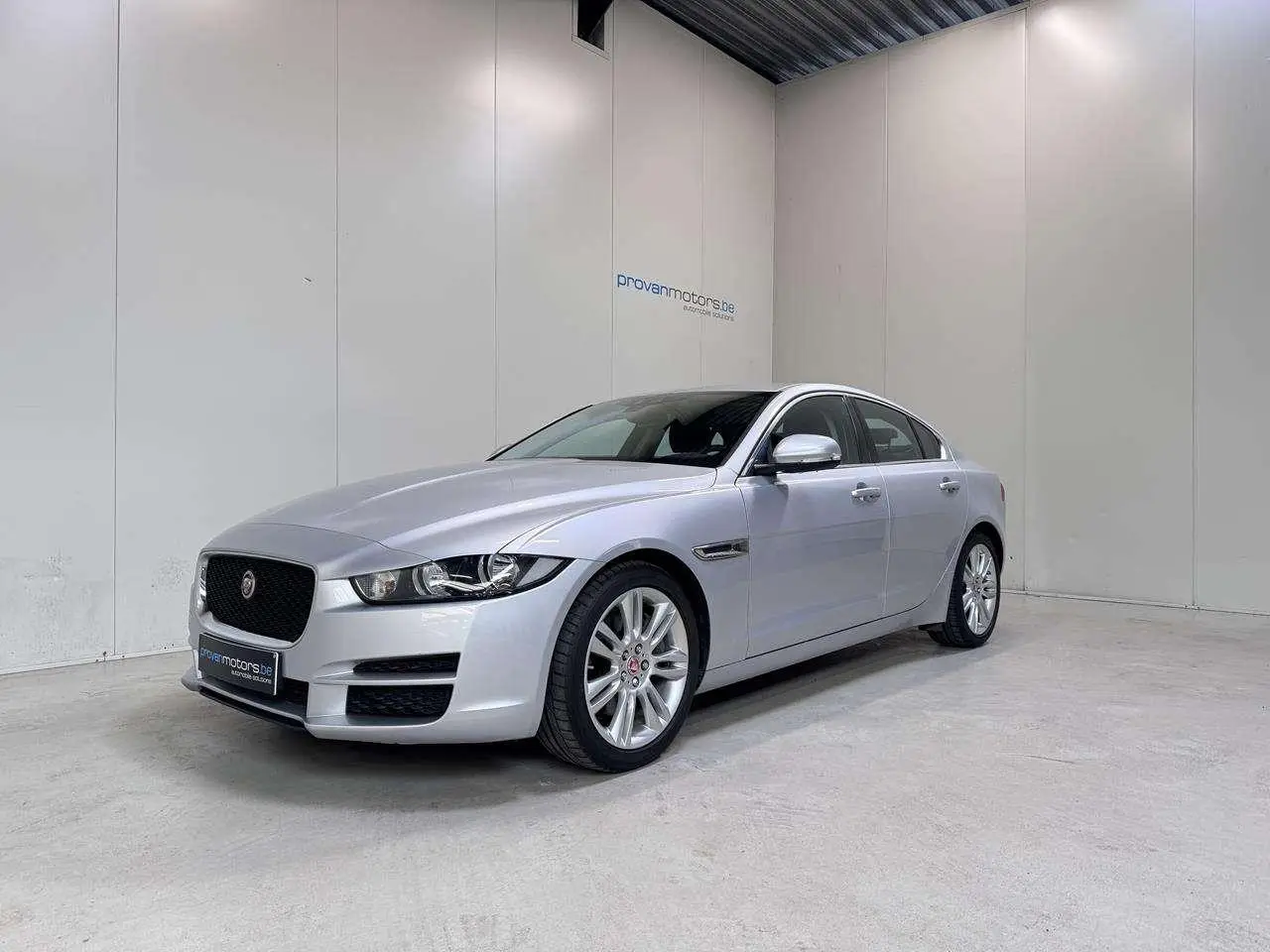 Photo 1 : Jaguar Xe 2016 Essence