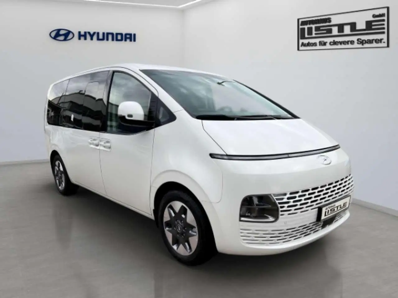 Photo 1 : Hyundai Staria 2024 Diesel