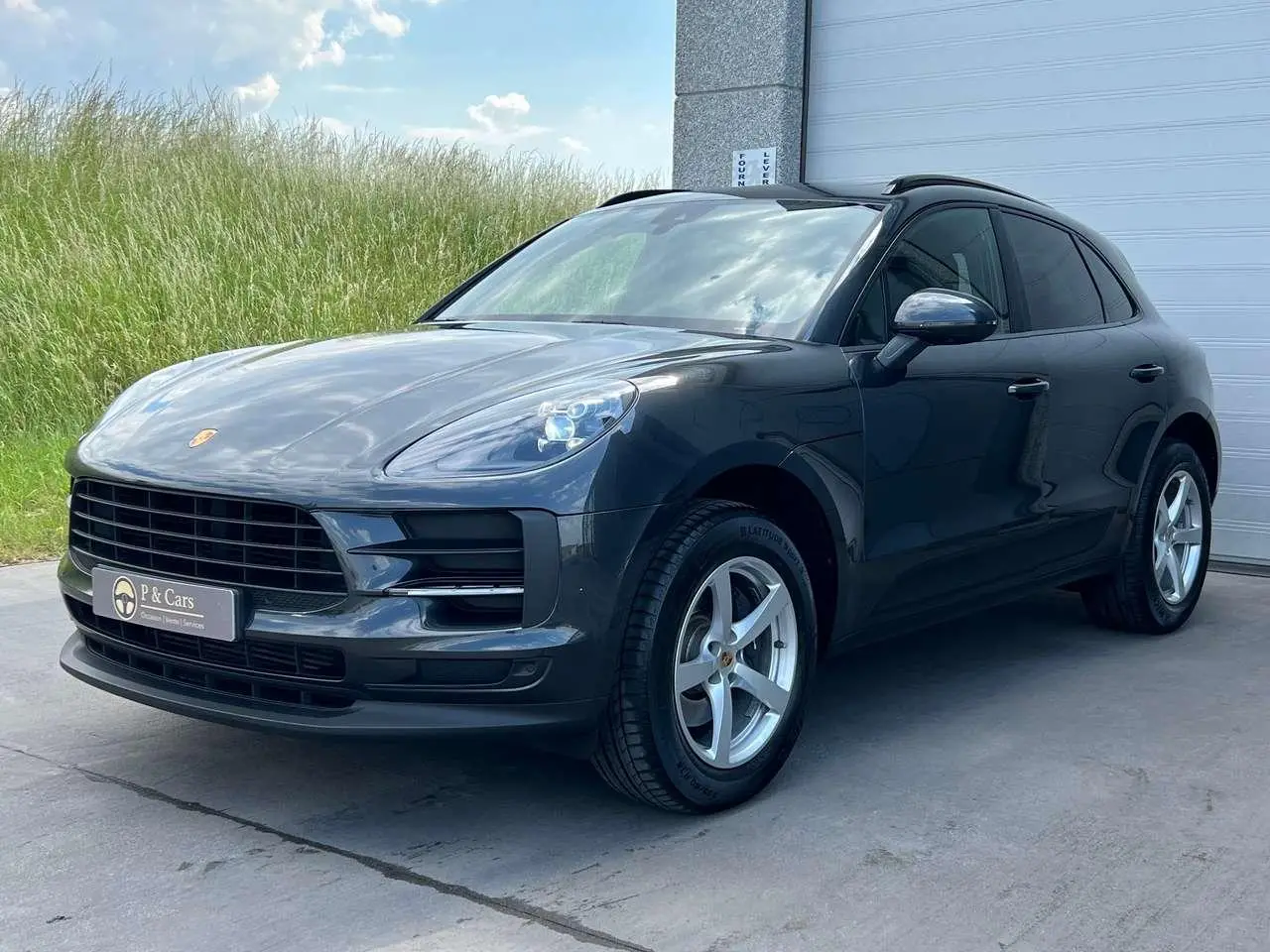 Photo 1 : Porsche Macan 2021 Essence