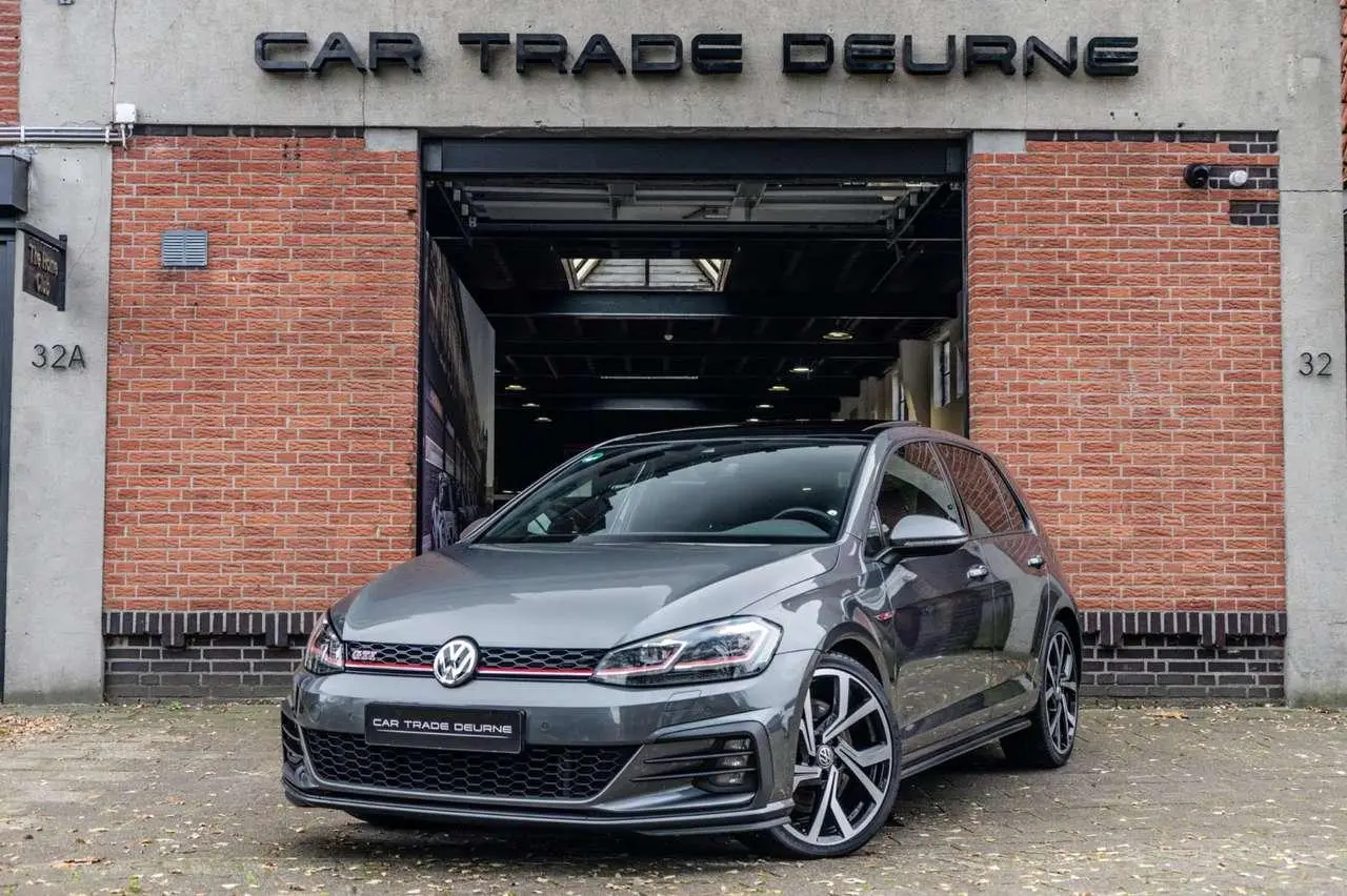 Photo 1 : Volkswagen Golf 2018 Petrol