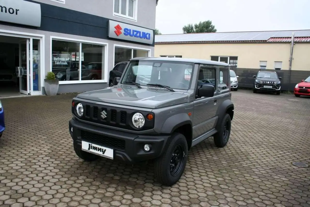 Photo 1 : Suzuki Jimny 2023 Petrol