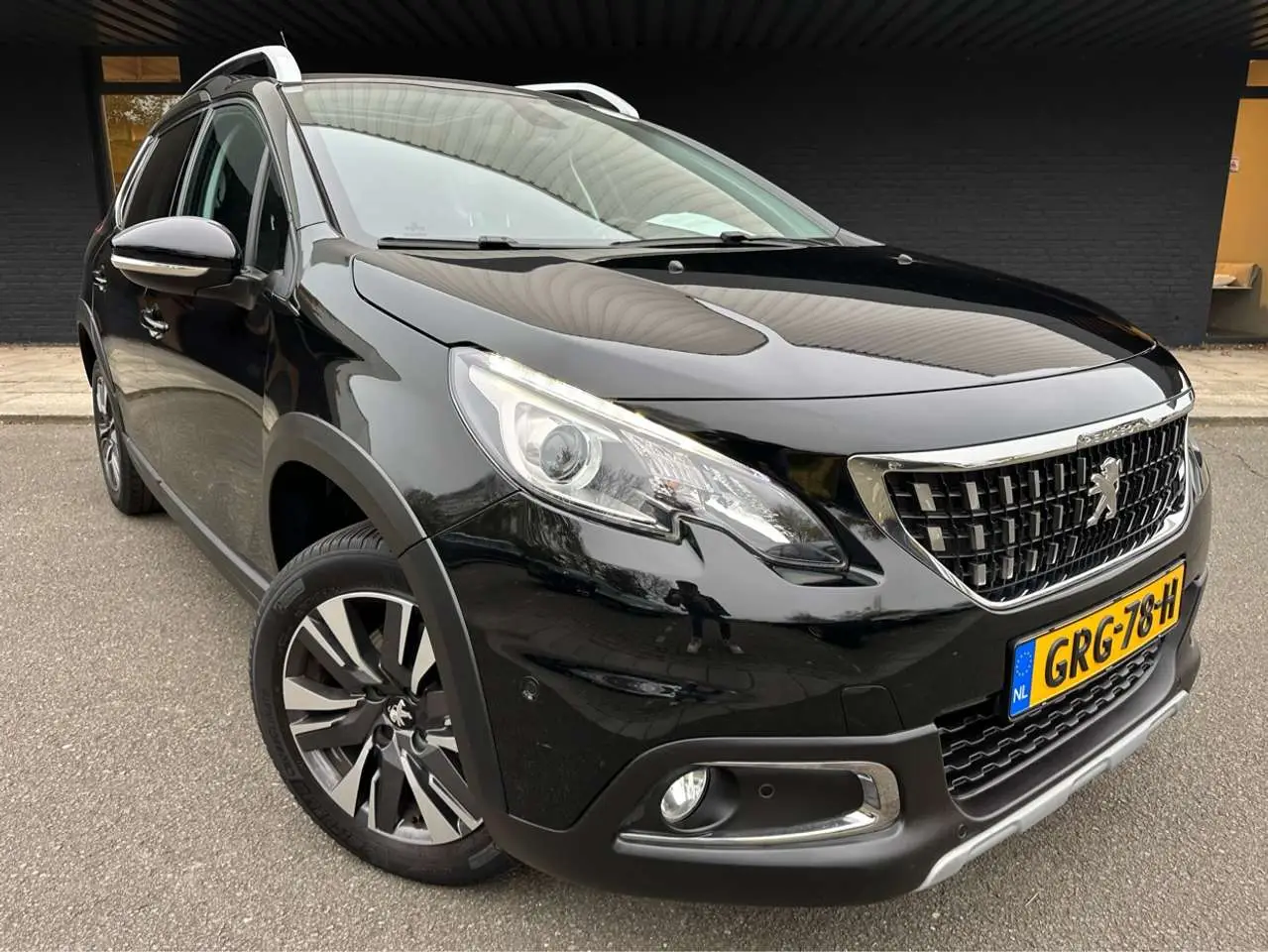 Photo 1 : Peugeot 2008 2017 Petrol