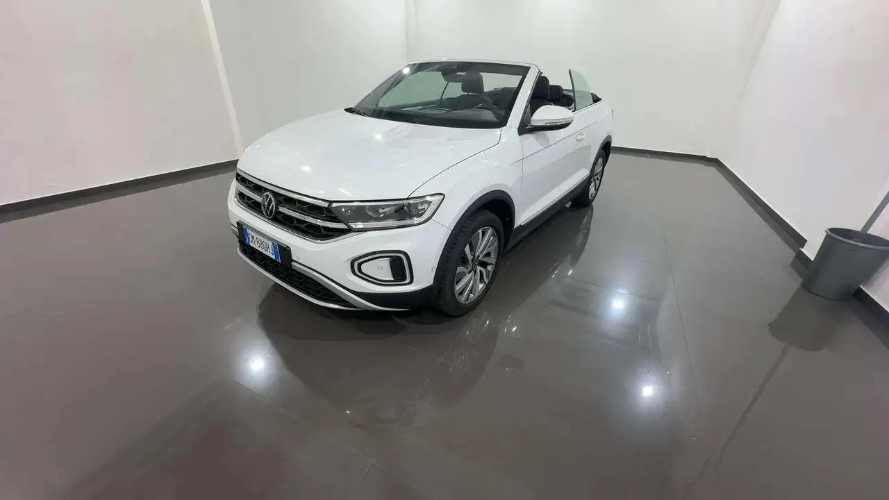 Photo 1 : Volkswagen T-roc 2023 Petrol