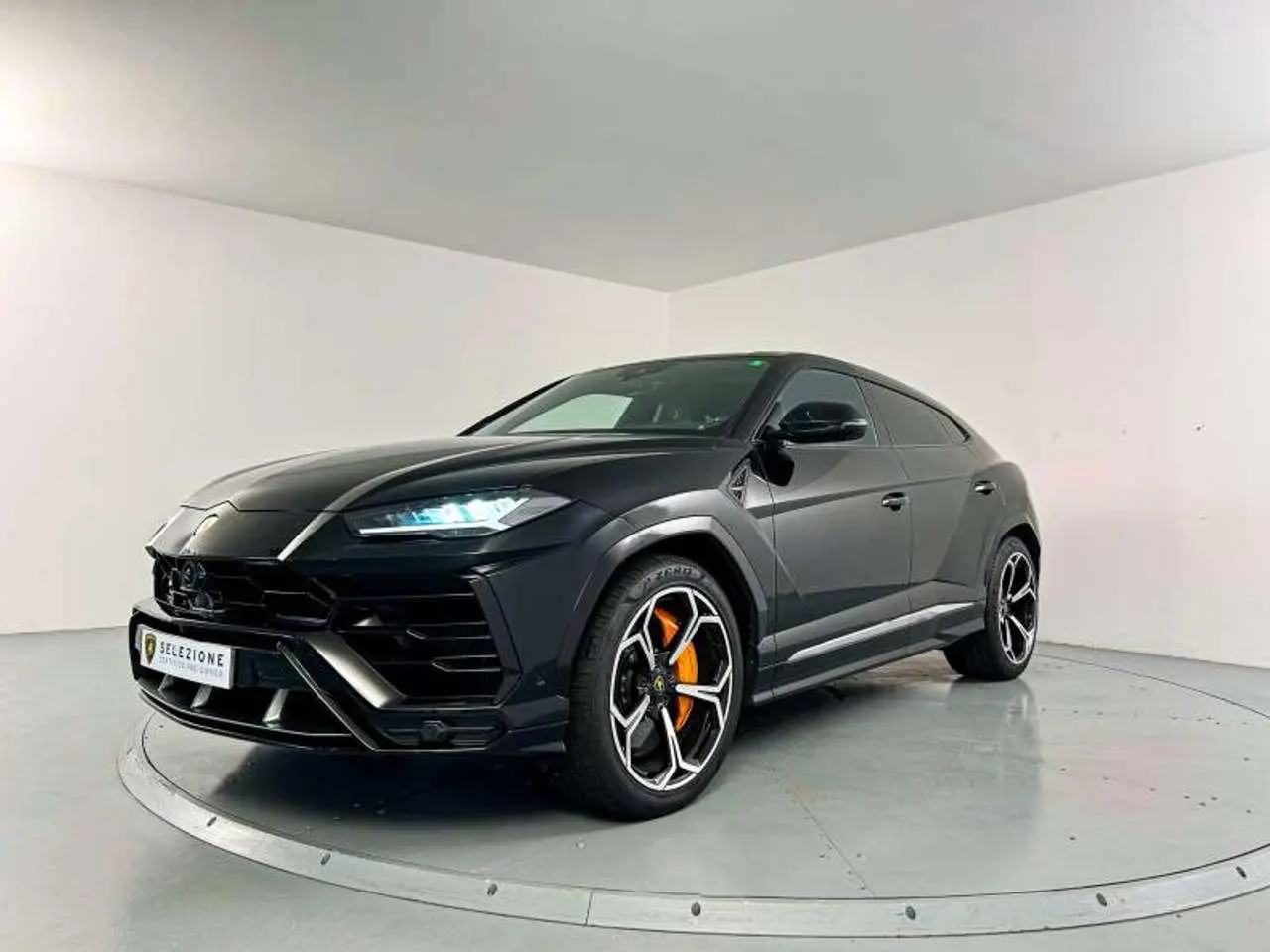 Photo 1 : Lamborghini Urus 2020 Essence