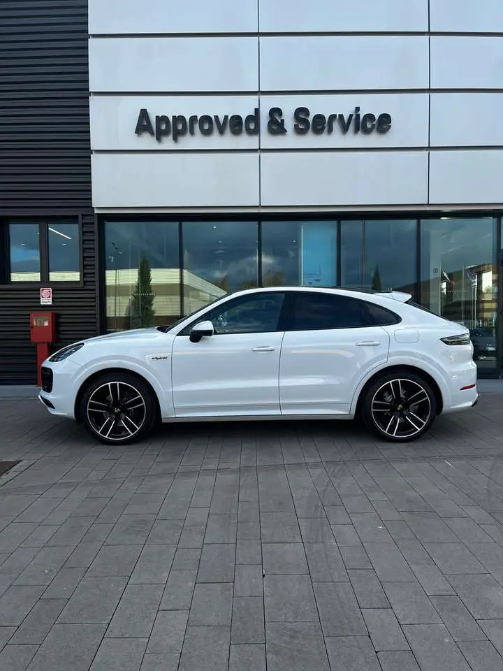 Photo 1 : Porsche Cayenne 2023 Hybrid