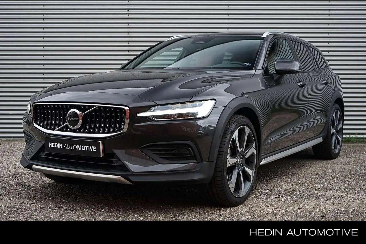 Photo 1 : Volvo V60 2023 Hybride