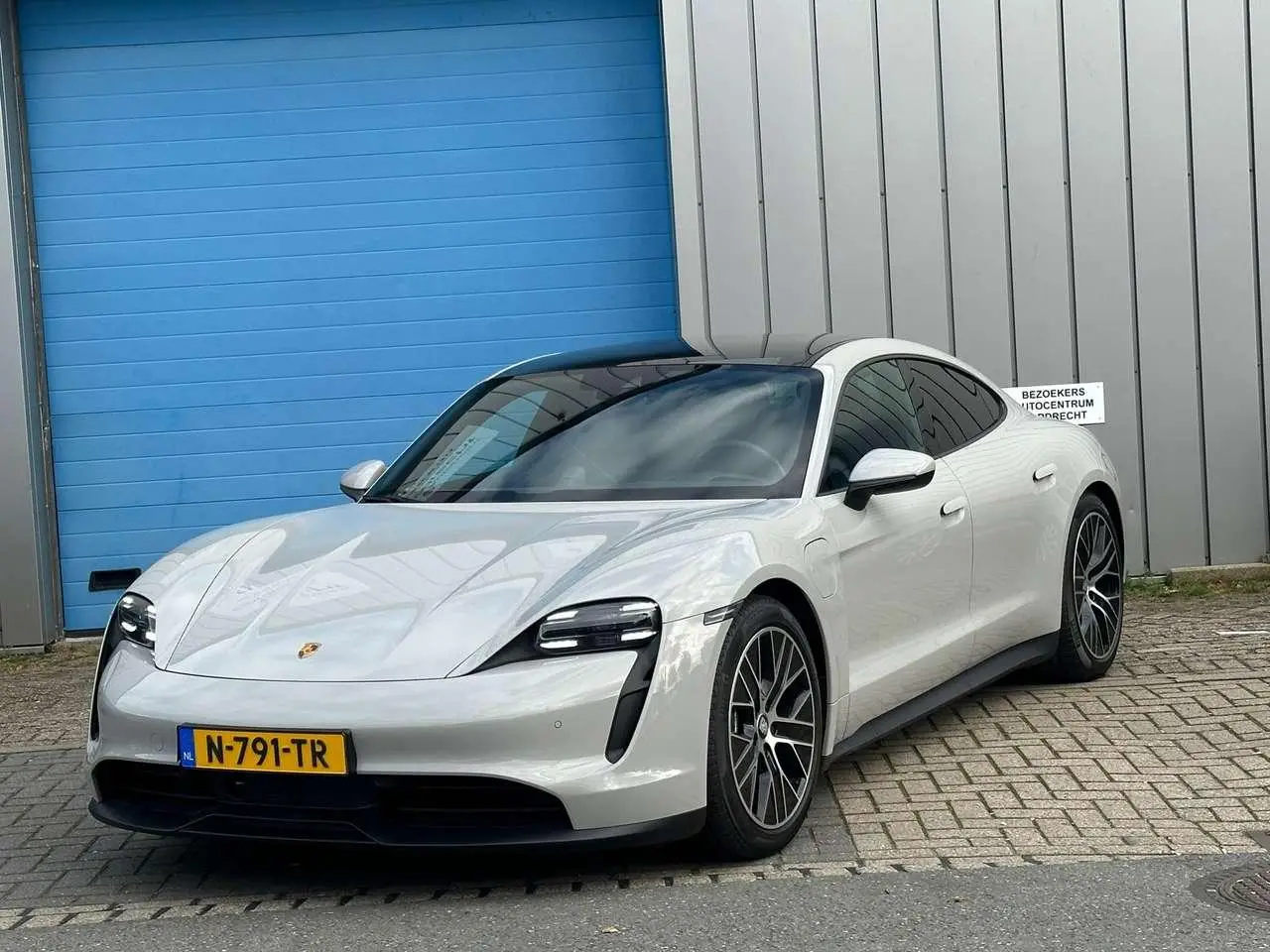 Photo 1 : Porsche Taycan 2021 Electric