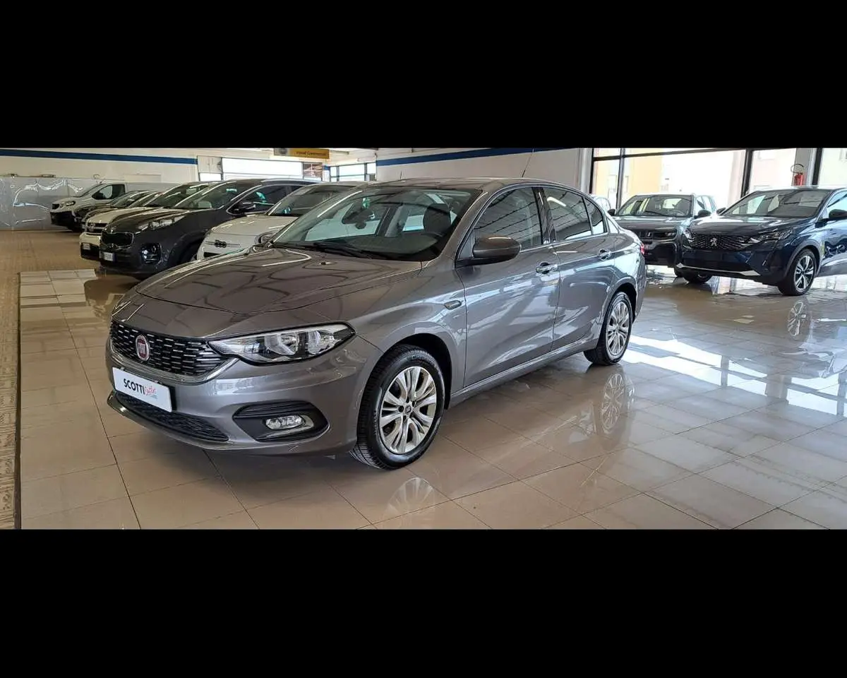 Photo 1 : Fiat Tipo 2016 Petrol