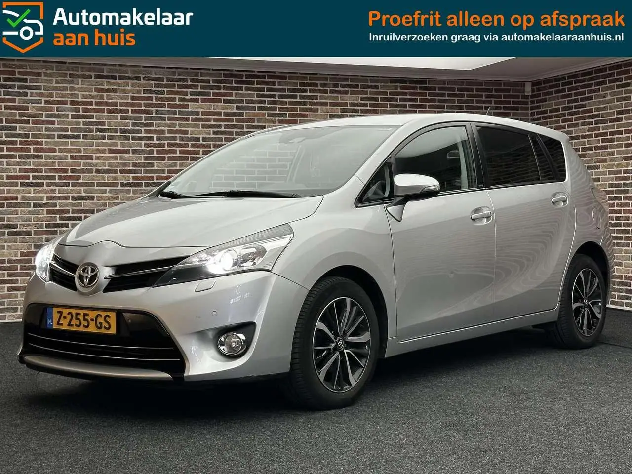 Photo 1 : Toyota Verso 2017 Petrol