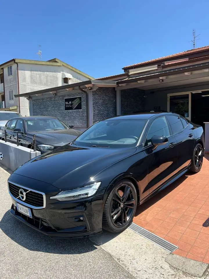 Photo 1 : Volvo S60 2019 Essence