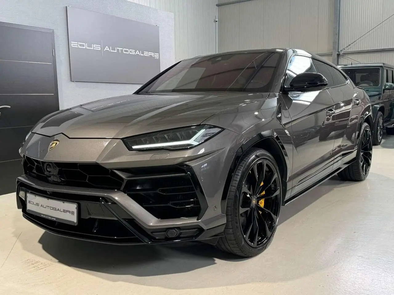 Photo 1 : Lamborghini Urus 2021 Petrol