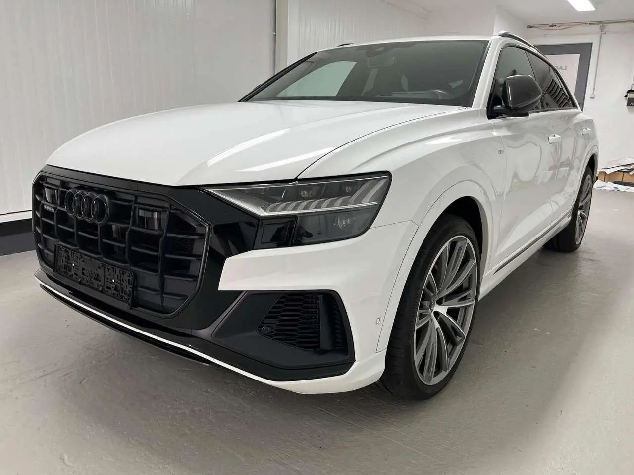 Photo 1 : Audi Q8 2022 Essence