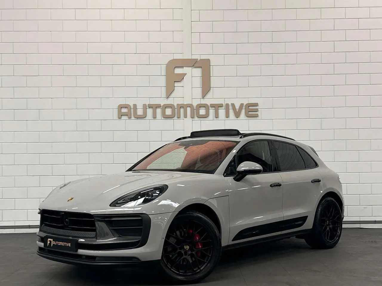 Photo 1 : Porsche Macan 2023 Essence