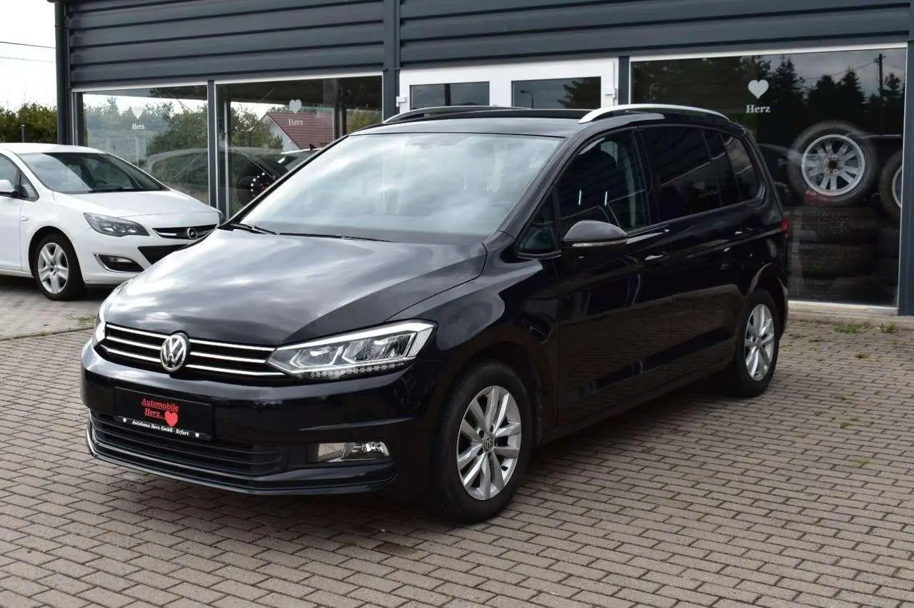 Photo 1 : Volkswagen Touran 2016 Essence