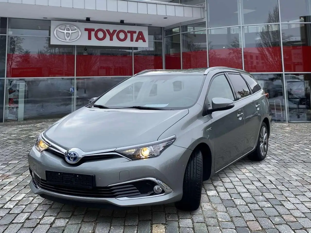 Photo 1 : Toyota Auris 2016 Hybrid