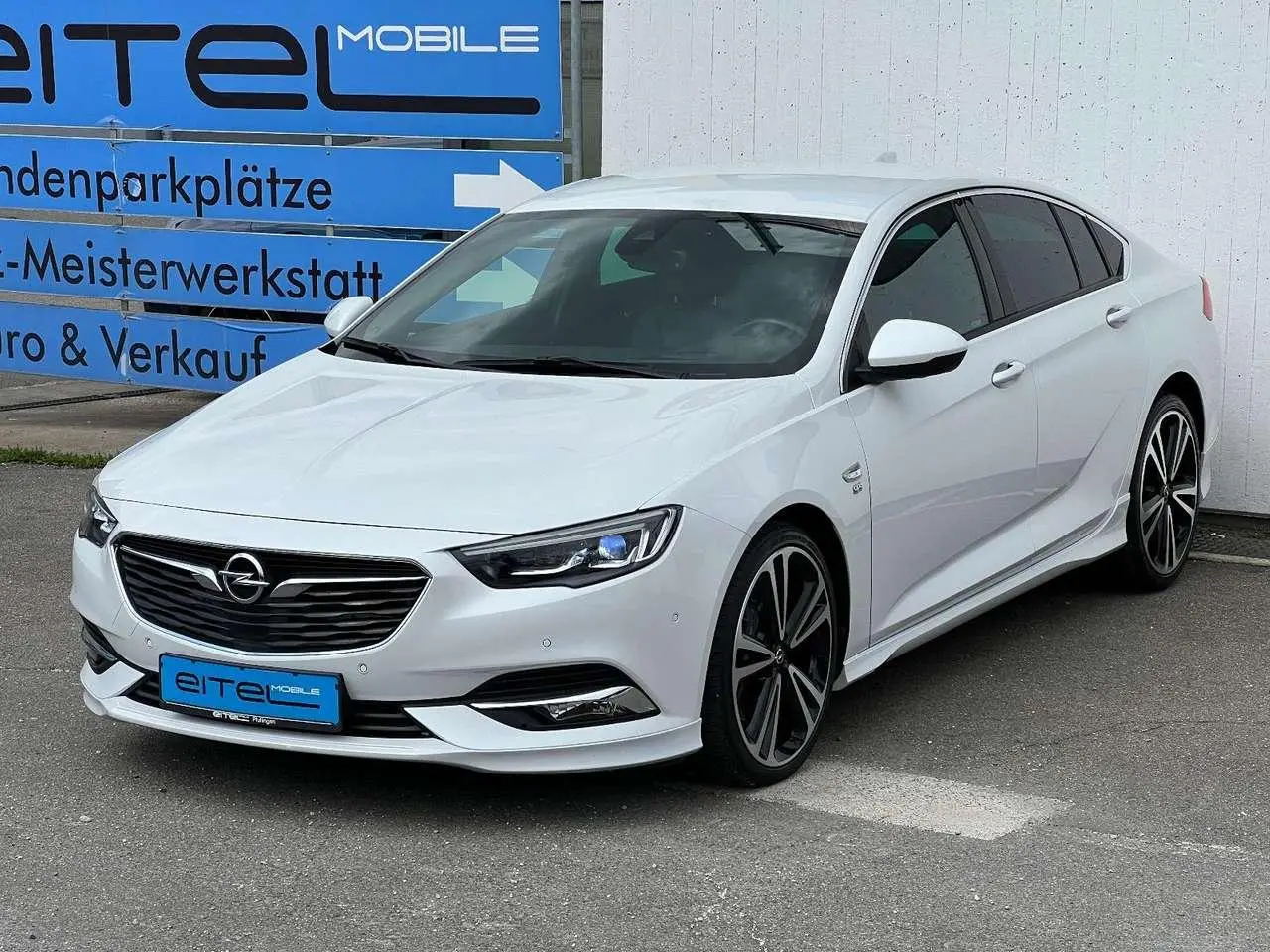 Photo 1 : Opel Insignia 2017 Petrol