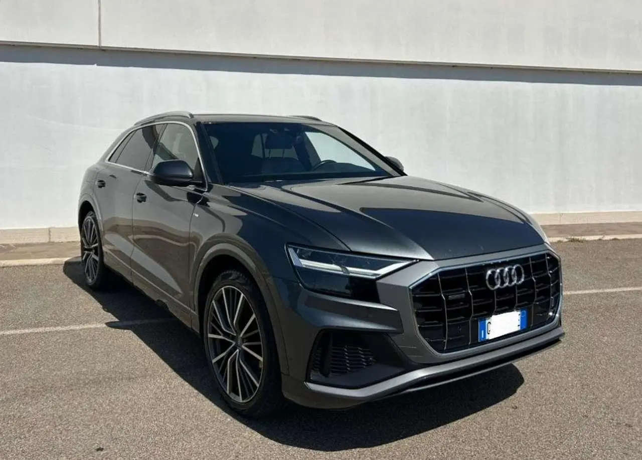 Photo 1 : Audi Q8 2020 Hybride