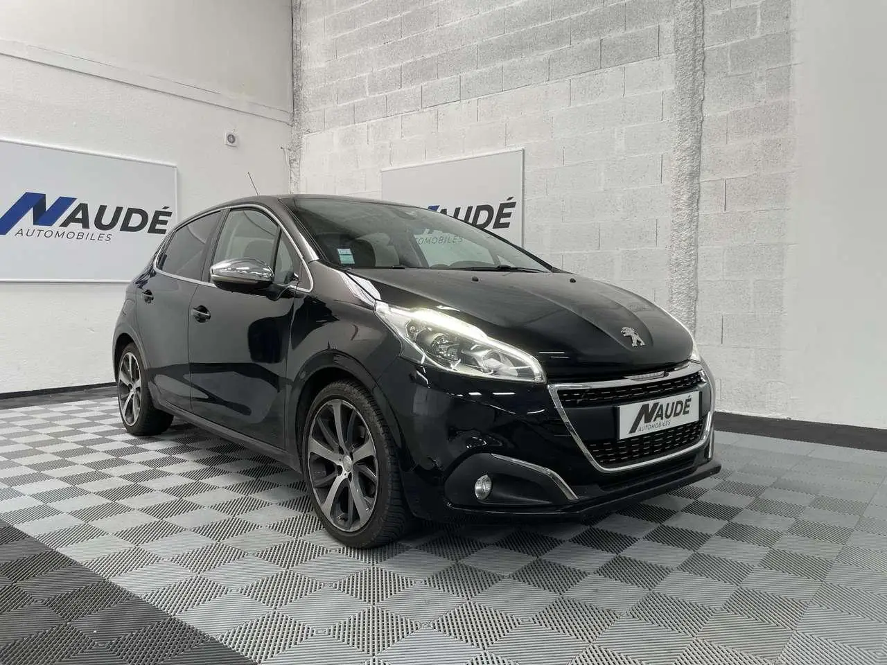 Photo 1 : Peugeot 208 2016 Diesel