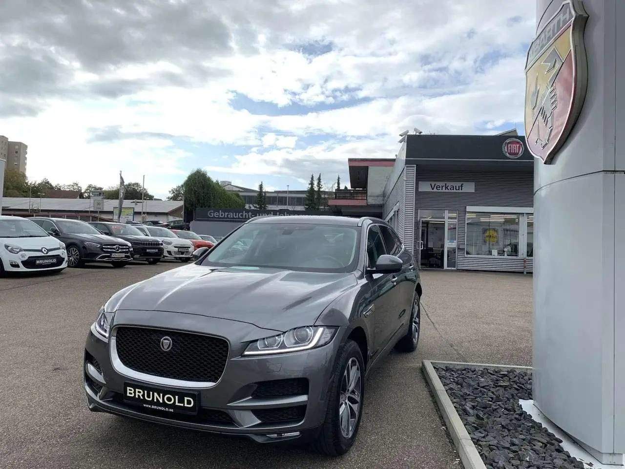 Photo 1 : Jaguar F-pace 2019 Petrol