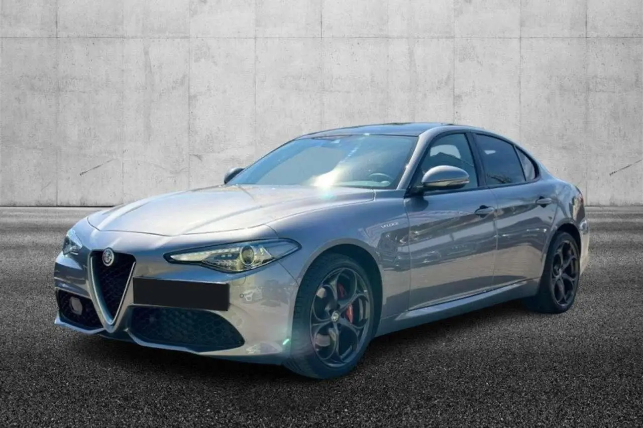 Photo 1 : Alfa Romeo Giulia 2018 Essence