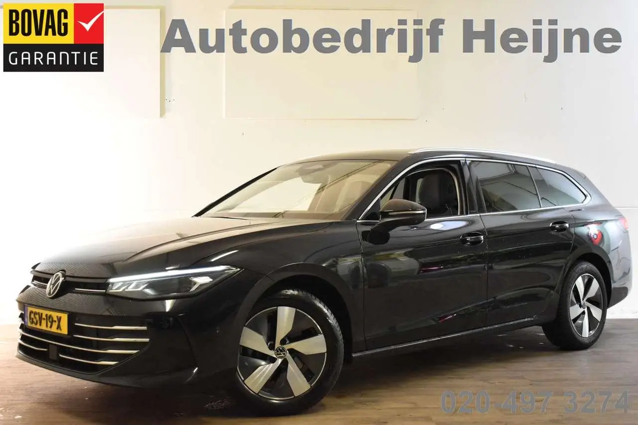 Photo 1 : Volkswagen Passat 2024 Hybrid