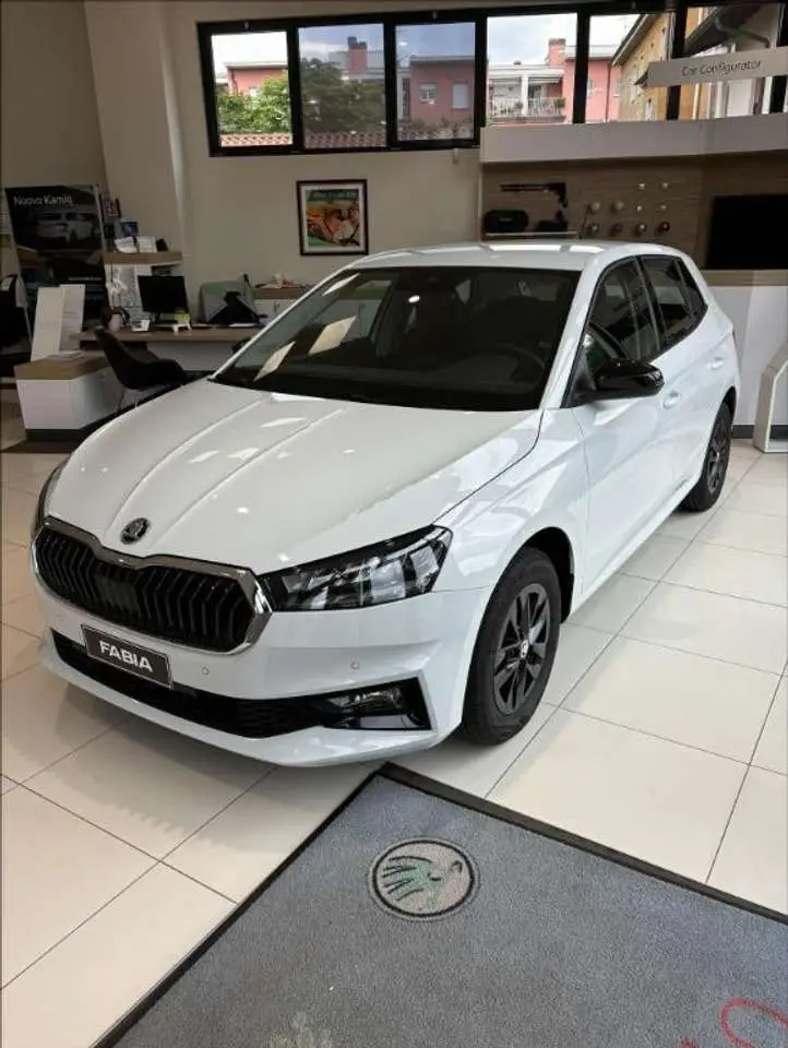 Photo 1 : Skoda Fabia 2024 Petrol