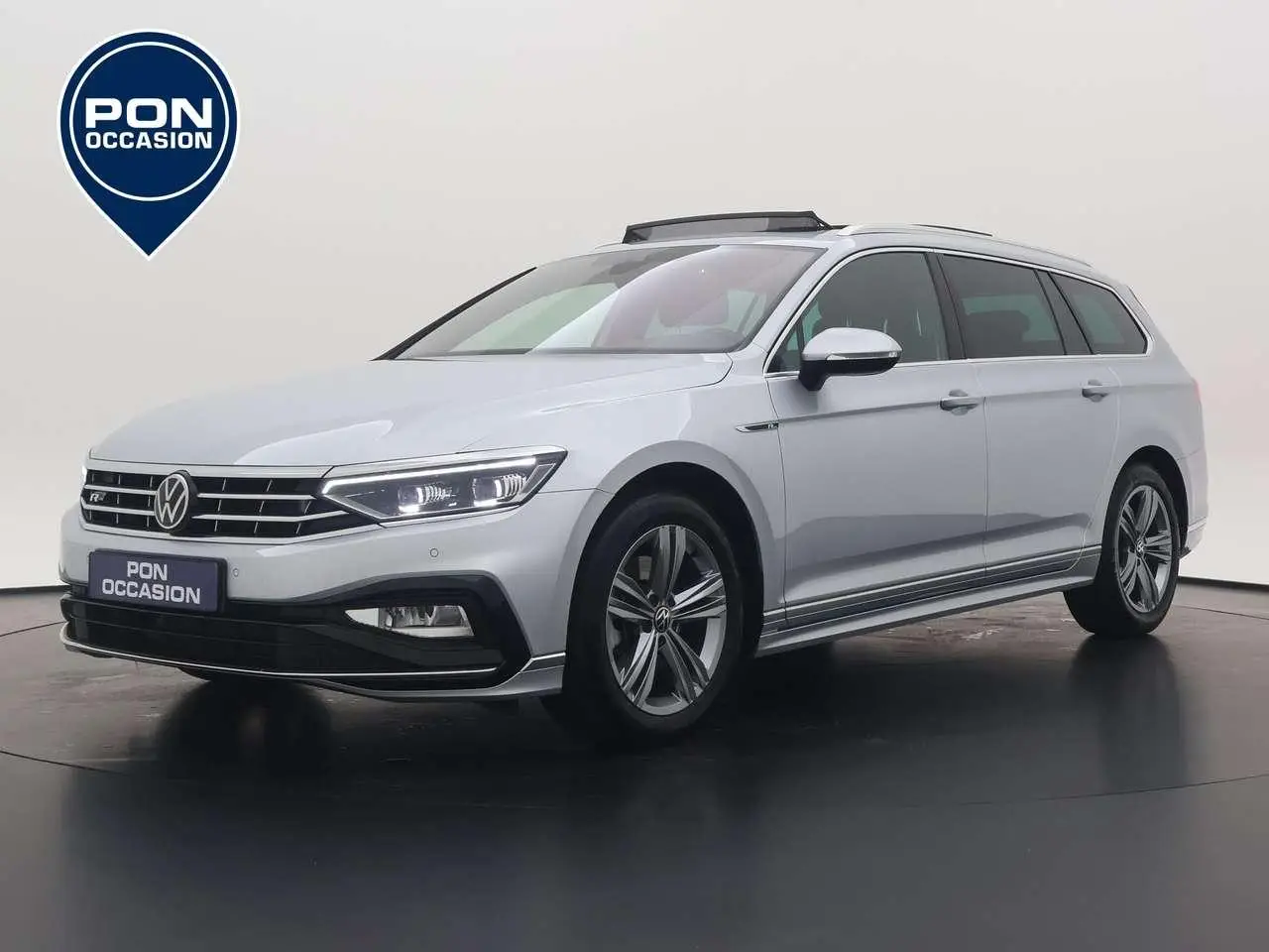 Photo 1 : Volkswagen Passat 2023 Petrol