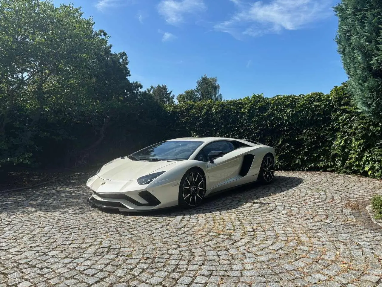 Photo 1 : Lamborghini Aventador 2017 Petrol