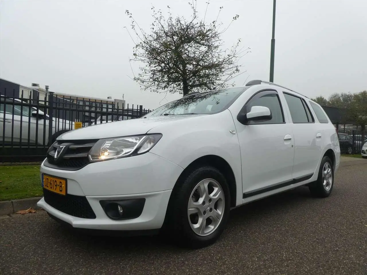 Photo 1 : Dacia Logan 2016 Petrol