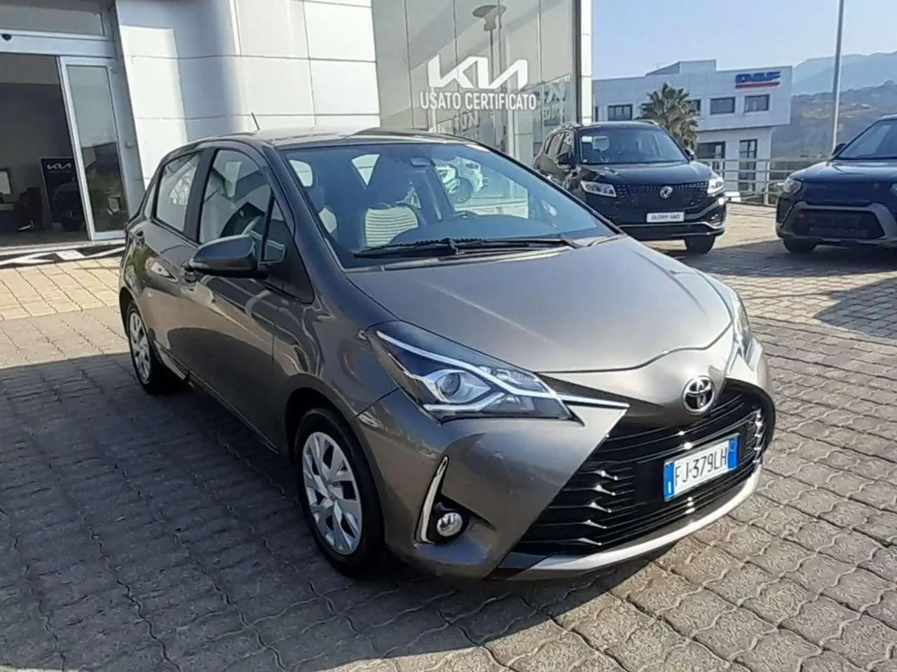 Photo 1 : Toyota Yaris 2017 Petrol