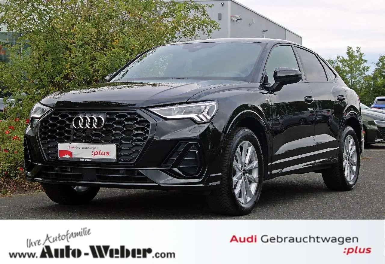 Photo 1 : Audi Q3 2023 Essence