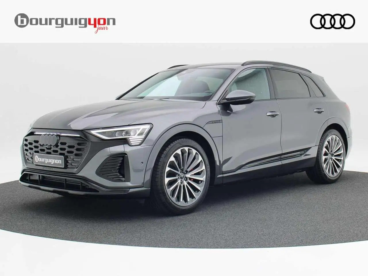 Photo 1 : Audi Q8 2023 Électrique