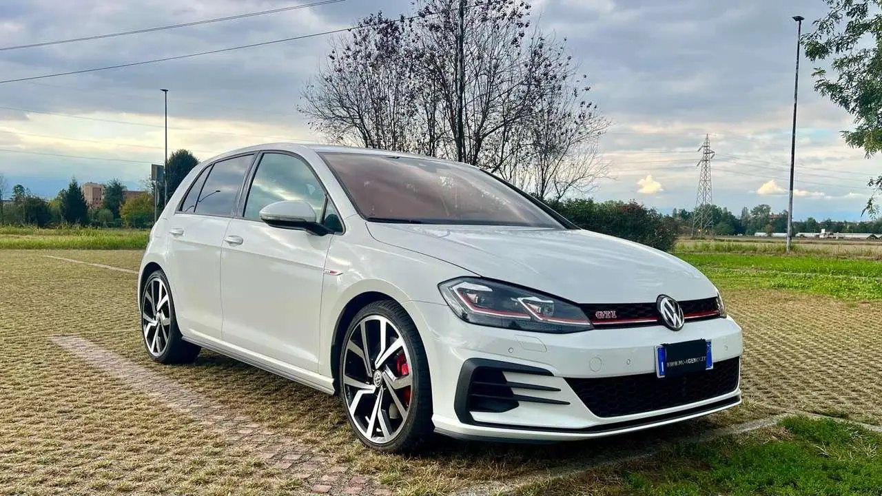 Photo 1 : Volkswagen Golf 2019 Essence